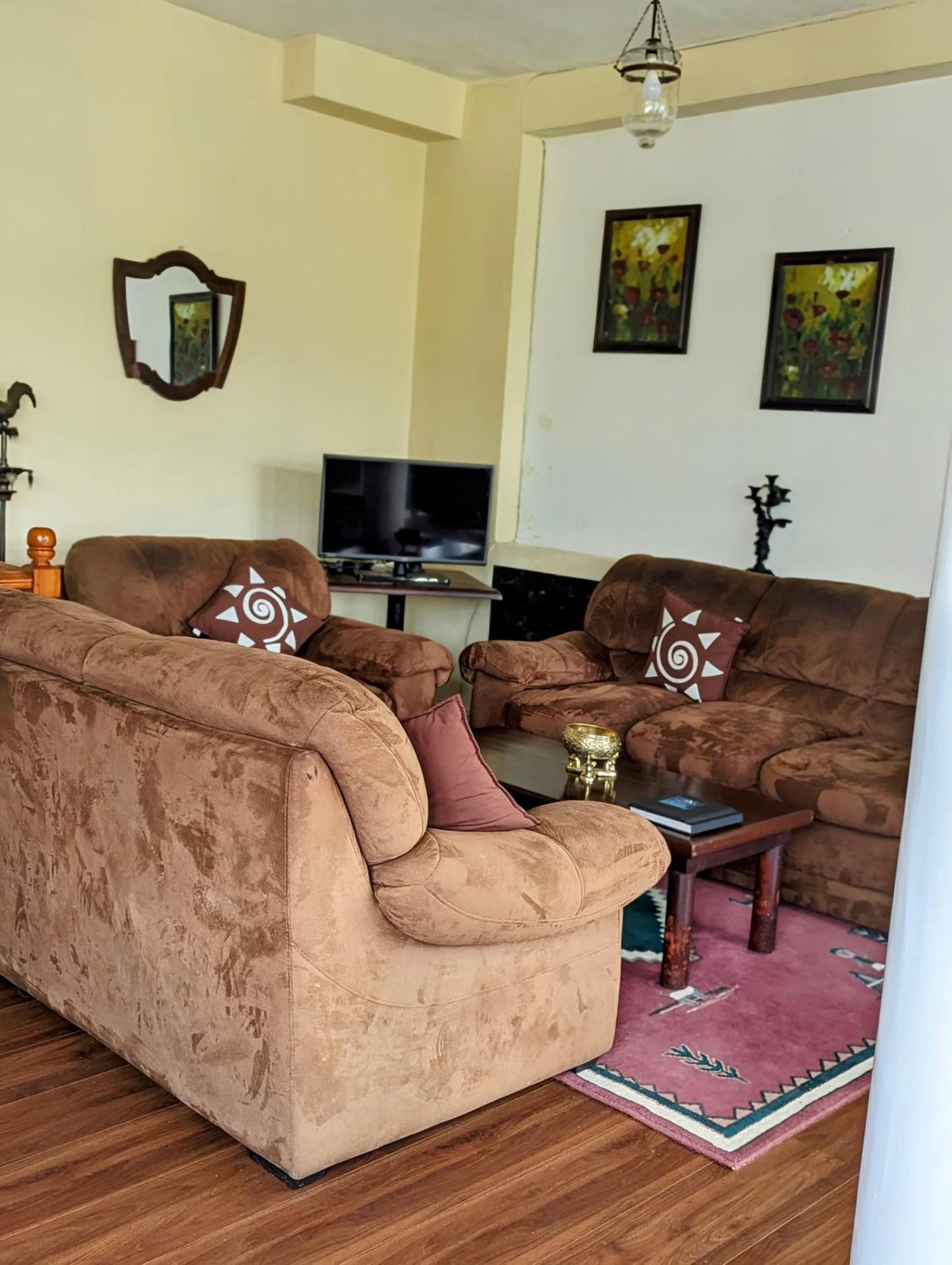 House Of Leisure Ξενοδοχείο Νουβάρα Ελίγια Εξωτερικό φωτογραφία